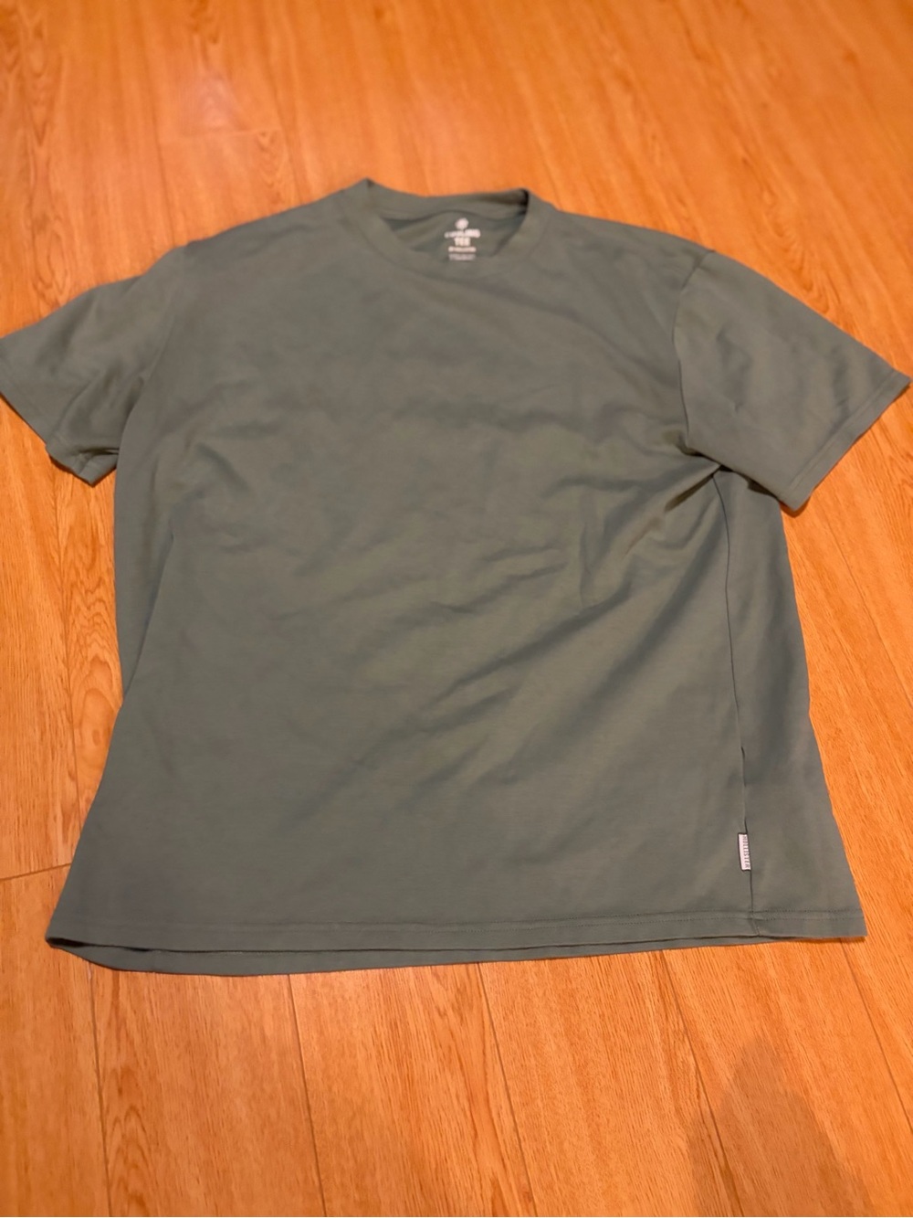 Hollister Men's Short Sleeve Crew Tee in Olive